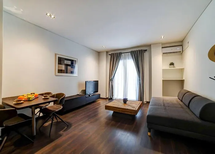 Classy And Stylish Apartment Next To Hilton
